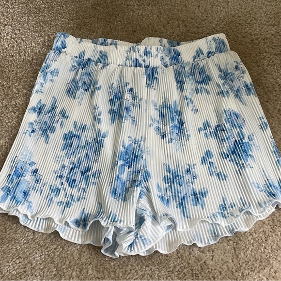 Floral Blue and White Pajama Set - Picture 4 of 4